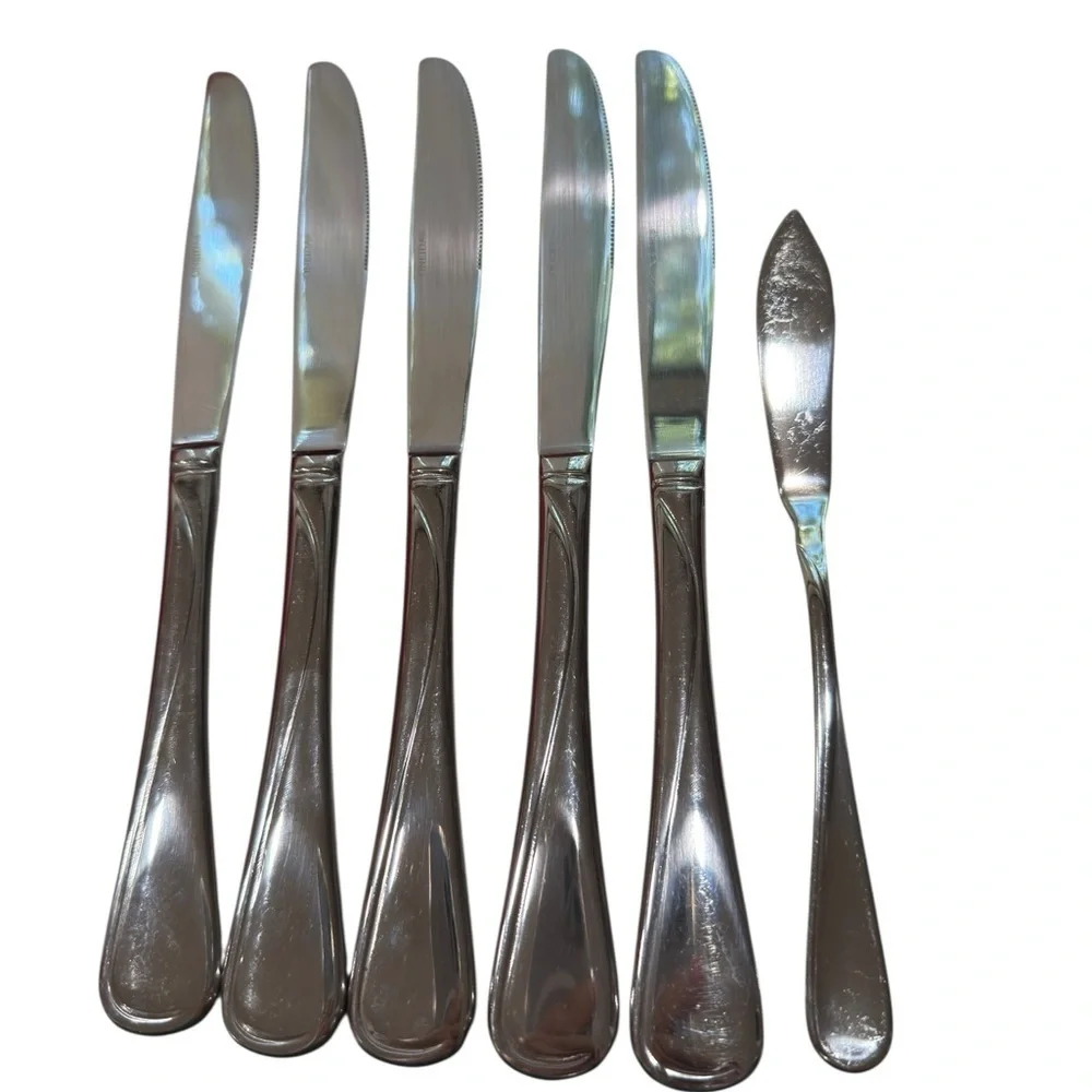 Oneida Flight Reliance 5 Stainless Serrated Dinner Knives and one Butter Knife